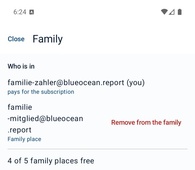 The Family page of the person who pays: Who is in — your own address with “pays for the subscription”, below it one family place with the button “Remove from the family”; below that “4 of 5 family places free”.