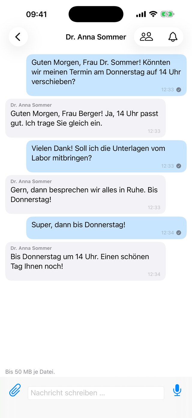 Ein Gespräch mit einer Arztpraxis in der iPhone-App, mit Haken für zugestellte Nachrichten.